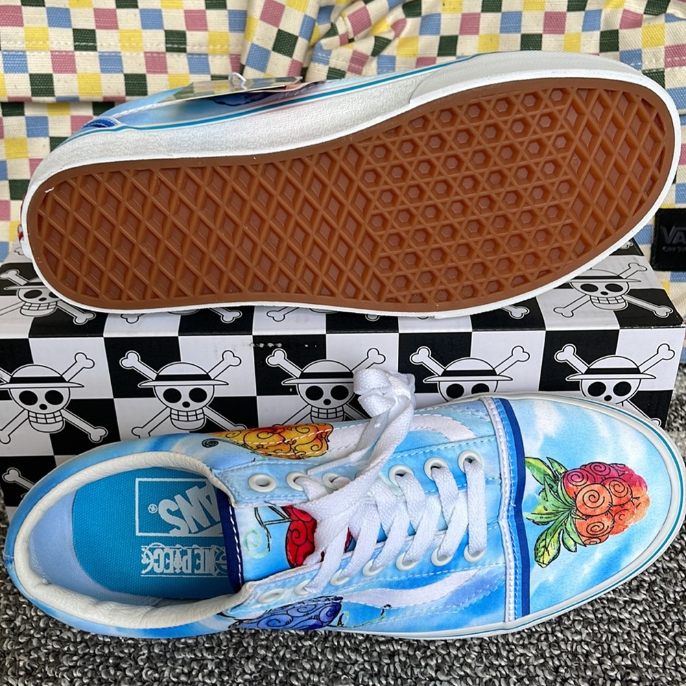Vans WMNS Old Skool
One Piece Devil Fruit True
VN0007NT7WM
Sneakers - Picture 5 of 16